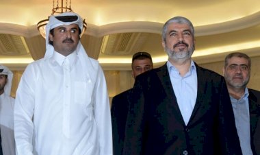 رغم أزمات العُمّال في قطر وتَسْريحهم.. تميم يُقدِّم  150 مليون دولار لـ