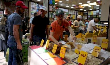 رمضان بالعراق.. مواطنون يَعزِفون عن الأسواق نتيجة الفقر والوباء والحرب