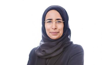 بعد إصابة مساعدها.. هل أُصيبت وزيرة الصحة القطرية بـ