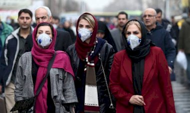 شاهِد.. كيف يستخدم رجال الدين في إيران الخرافات لمواجهة فيروس 