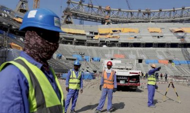 عُمال قطر يستغيثون: لا نَجِد سكنًا ولم يعد هناك طعام بالقمامة