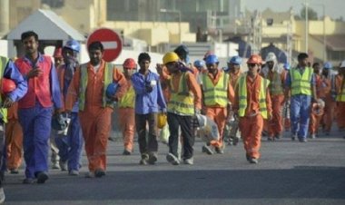 اعتراف قطري بانتهاك حقوق العمال وإجبارهم على العمل بظروف قاسية