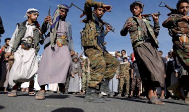 يمنيون: الأمراض المستعصية والميليشيات تُسمِّم حياتنا