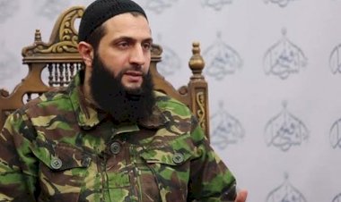 بخلع العباءة وتصفيف الشعر.. الإرهابي محمد الجولاني يسعى للسيطرة على الشمال السوري والانقضاض على خصومه