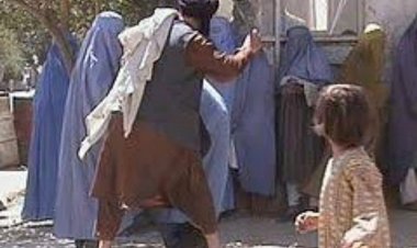 في عهد طالبان: المرأة الأفغانية.. حياة تحت جُنْح الظلام