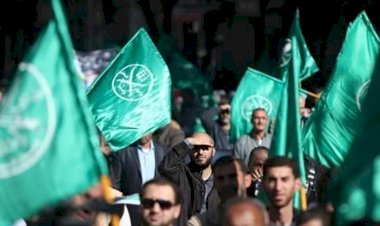 الرسائل المشفرة.. حيلة جديدة لقادة الإخوان المتصارعين لاستقطاب الشباب