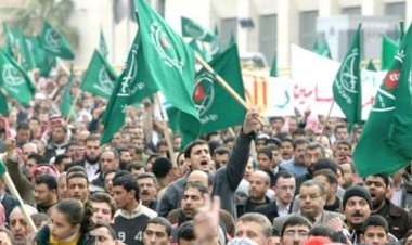 انقسامات شديدة بالإخوان.. مصادر تكشف عن المرشد الجديد للجماعة الإرهابية