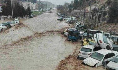 قتيلان و4 مصابين.. إيران تواجه فيضانات عنيفة ببنية تحتية متهالكة