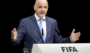 الاتهامات تلاحق رئيس الفيفا.. تقرير استقصائي يكشف انتقال إينفانتينو للعيش في قطر