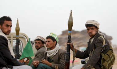 كُتاب وسياسيون عرب يفضحون إرهاب الحوثي.. ويدعون المجتمع للتحرك ضدها