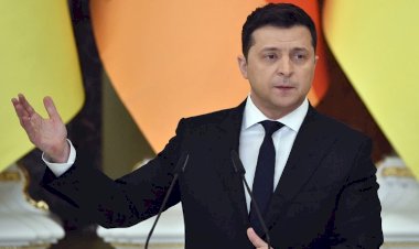 لم ينكر عدم خبرته السياسية.. الرئيس الأوكراني من مهرج على خشبة المسرح لقيادة كييف للحرب