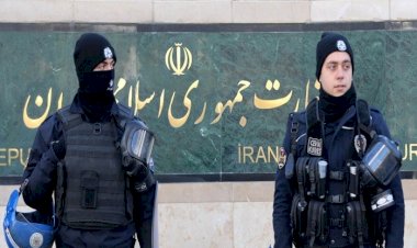 بريطانيا تُكذِّب إيران.. طهران لم تعتقل دبلوماسيًا أو تحتجزه كرهينة