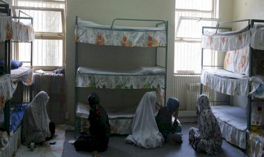 زبانية الملالي.. ضحايا يَرْوُون قصص حفلات التعذيب في سجون إيران