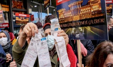 تركيا.. انهيار وشيك لـ الليرة وتوقعات بـتضخُّم غير مسبوق