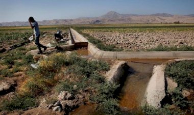 مشروعات الملالي تدمر السياحة البيئية وتهدد الإيرانيين بالعطش