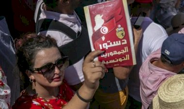 تونس.. ما السرّ وراء بيان النهضة للتشكيك في نتائج الاستفتاء؟.. محللون يجيبون