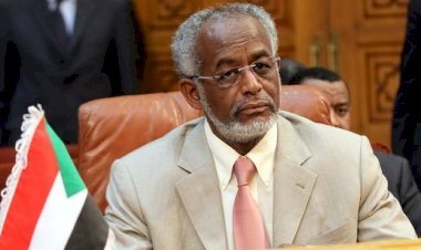 نحن في الطريق.. مَن هو علي كرتي عرّاب عودة الإخوان للمشهد السياسي السوداني؟