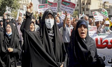 إيران.. تصاعُد الاحتجاجات الشعبية وسط مطالبات بإسقاط المرشد الأعلى