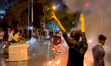 عاصفة مهسا.. ثورة المرأة الإيرانية تعصف بقمع الملالي