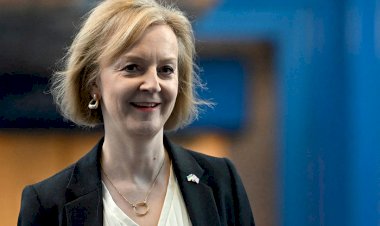 الجارديان: استقالة رئيسة الوزراء البريطانية بعد 45 يومًا من توليها المنصب.. ما الأسباب؟