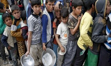 في ذكرى استقلال اليمن الـ55.. اليمنيون: الحوثيون دمروا البلاد والجائع لا يحتفل