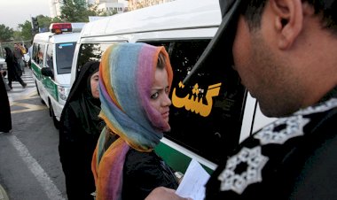 بعد إلغاء شرطة الأخلاق ومراجعة قوانين الحجاب.. ماذا يحدث في إيران؟