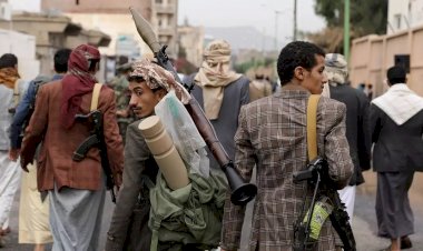 جرائم الحوثيين لا تتوقف.. مقاطع تكشف قتل مدنيين رفضوا أعمال النهب