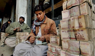 بسبب حرب الوكالة والفساد المالي.. انهيار العملة العراقية وتوقُّعات بأزمة اقتصادية كبرى