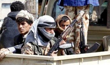 خبراء يكشفون : الحوثي يمارس سياسة إفقار وتجويع شامل باليمن