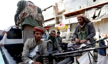 من يقف وراء تهريب الأسلحة للحوثي؟