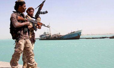 محلل يمني يكشف آخر التطورات والدور السعودي في إنقاذ وتفريغ السفينة صافر