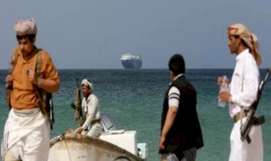 تقرير: أكثر من مائة سفينة حاويات تغير مسارها حول البحر الأحمر لتجنب هجمات الحوثيين