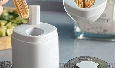 الكوريون يثيرون الجدل بتناول أعواد الأسنان