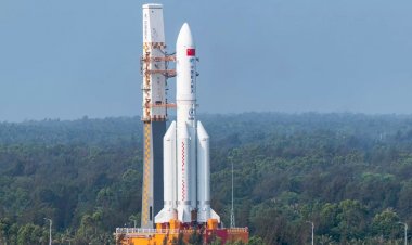 إطلاق أكبر صاروخ صيني في رحلة تاريخية إلى الجانب المظلم من القمر