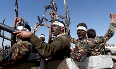 جسر أسلحة بين الحوثي وحركة الشباب .. الميليشيا تتعاون مع الإرهاب لقرصنة البحر الأحمر