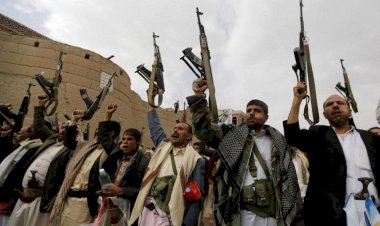 فصل جديد من الحرب الاقتصادية.. لماذا اختطفت ميليشيا الحوثي 4 طائرات يمنية أثناء عودتها من الحج؟