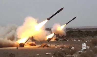 رويترز: الولايات المتحدة تتصدى لصواريخ ومسيرات أطلقها الحوثيين في البحر الأحمر