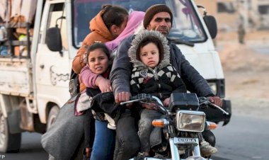 أكثر من 370 ألف نازح.. موجة نزوح واسعة تُعقد الوضع الإنساني في سوريا