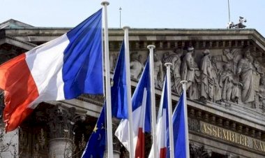 أمل جديد في باريس.. هل تنجح الحكومة في تجاوز أزمة الثقة؟