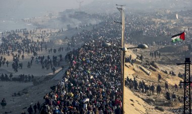 آلاف الفلسطينيين يعودون إلى شمال غزة.. مشاهد تعكس فشل مخططات التهجير