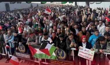 خبراء: الوقفة التضامنية في معبر رفح تأكيد على موقف مصر الثابت في دعم فلسطين