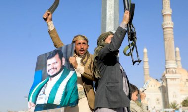 وضاح بن عطيه: ميليشيا الحوثي تسعى إلى إغراق الملاحة الدولية في أزمات متتالية