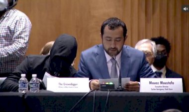 حفار القبور السوري يكشف هويته.. شاهد عيان على جريمة العصر