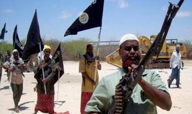 محلل في مكافحة الإرهاب الدولي: شباب المسلمين تواجه انهيارًا استراتيجيًا في الصومال بفعل الضربات المركزة