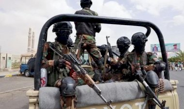 لبنان على حافة اشتباك داخلي.. طهران تحمي سلاح حزب الله وواشنطن تدفع لنزعه