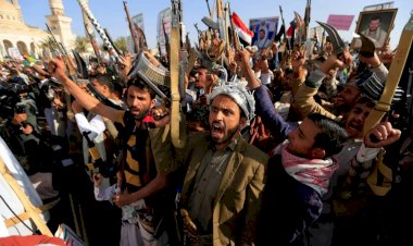 دماء الوزراء في صنعاء.. هل تتحول اليمن إلى جبهة مواجهة مباشرة مع إسرائيل؟