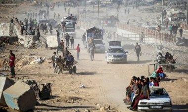 غزة تلتقط أنفاسها الأولى بعد وقف إطلاق النار.. السكان يعودون بين الركام والدموع