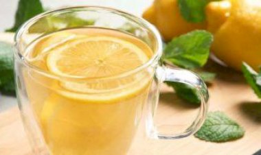 مشروب الليمون الدافئ قبل النوم.. سرّ صحي مذهل لجسمك وعقلك