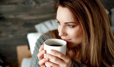 طرق طبيعية للحفاظ على بياض الأسنان لمحبي القهوة