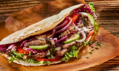 الدونر كما لم تتذوقيه من قبل… وصفة منزلية بطعم تركي أصيل